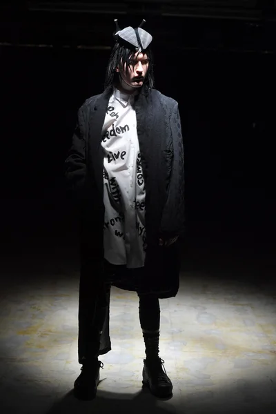 Look 32